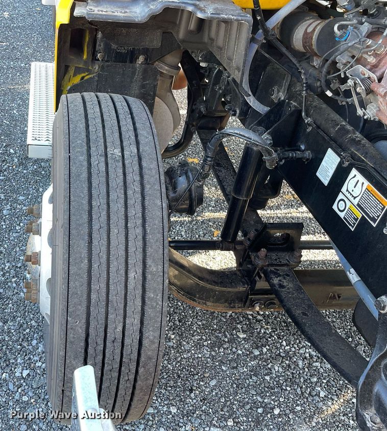 image for item DL3853 2019 Peterbilt 579  semi truck