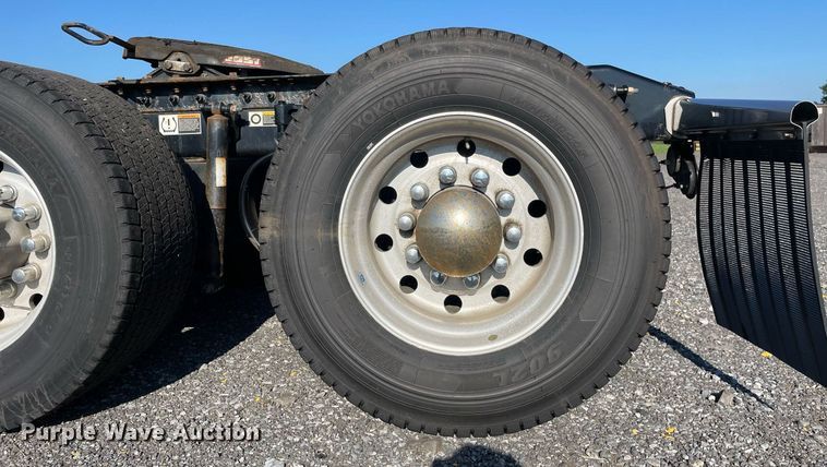 image for item DL3853 2019 Peterbilt 579  semi truck