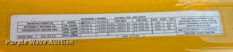 image for item DL3853 2019 Peterbilt 579  semi truck