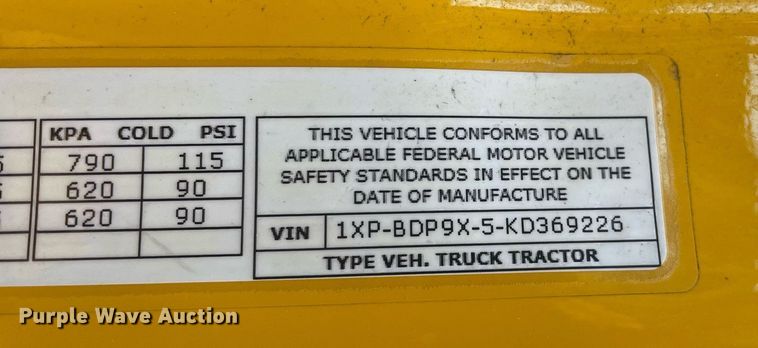 image for item DL3853 2019 Peterbilt 579  semi truck