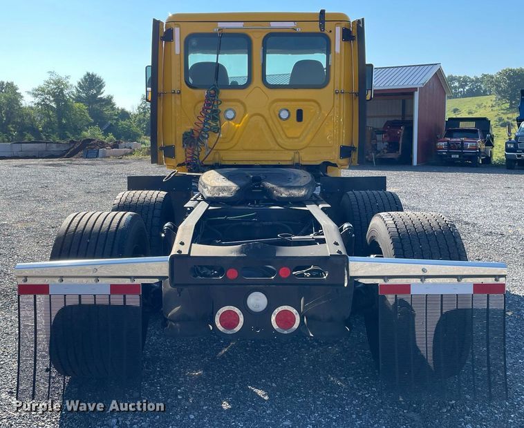 image for item DL3854 2018 Freightliner Cascadia 125  semi truck