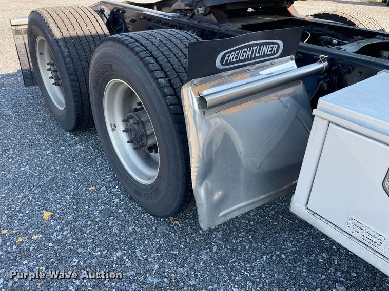 image for item DL3854 2018 Freightliner Cascadia 125  semi truck