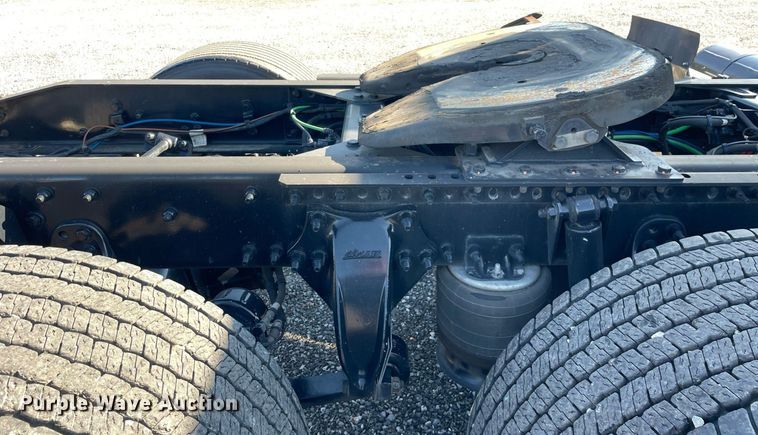 image for item DL3854 2018 Freightliner Cascadia 125  semi truck