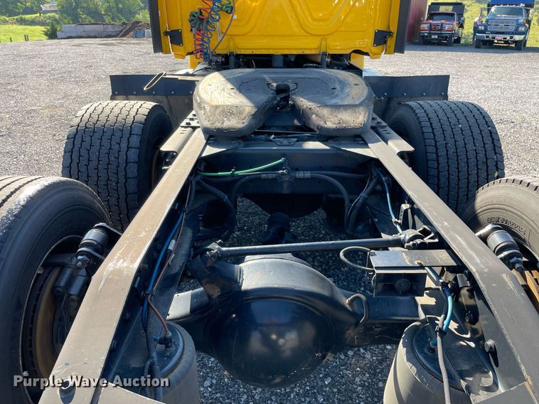 image for item DL3854 2018 Freightliner Cascadia 125  semi truck