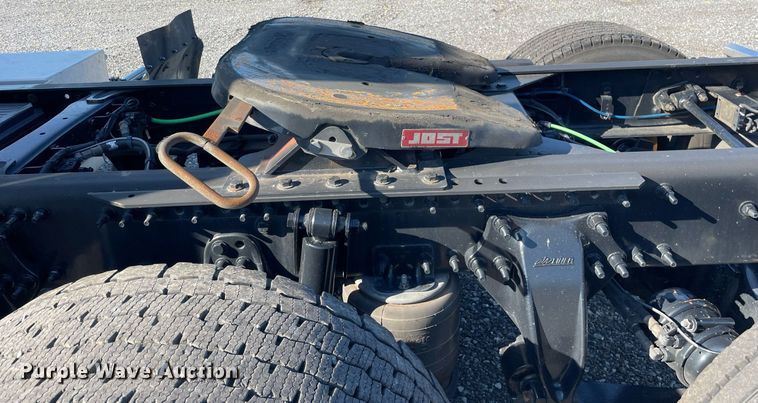 image for item DL3854 2018 Freightliner Cascadia 125  semi truck