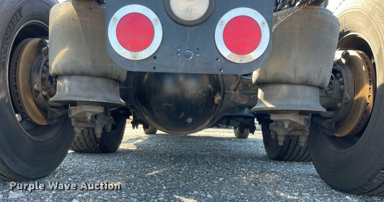 image for item DL3854 2018 Freightliner Cascadia 125  semi truck