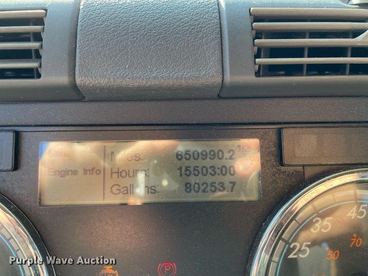 image for item DL3854 2018 Freightliner Cascadia 125  semi truck