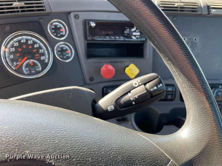 image for item DL3854 2018 Freightliner Cascadia 125  semi truck