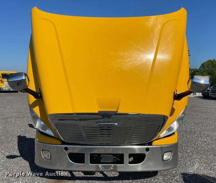 image for item DL3854 2018 Freightliner Cascadia 125  semi truck