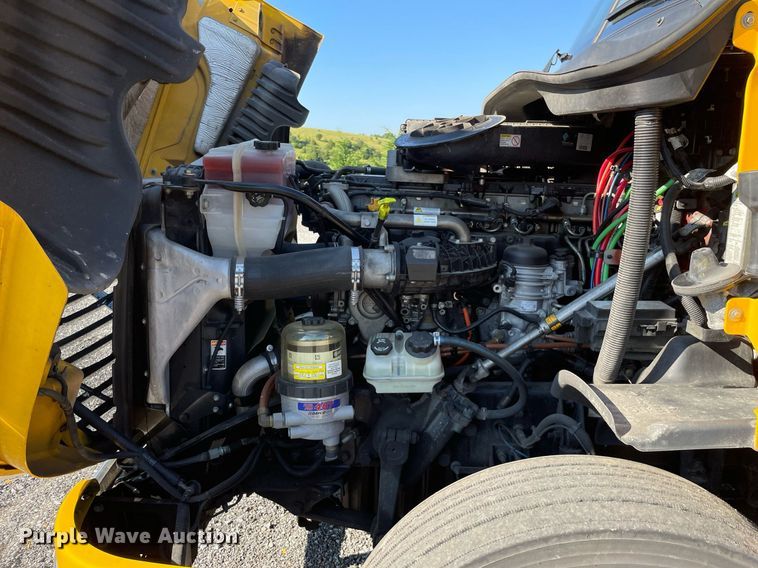 image for item DL3854 2018 Freightliner Cascadia 125  semi truck