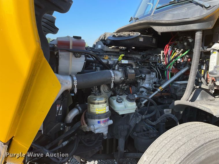 image for item DL3854 2018 Freightliner Cascadia 125  semi truck