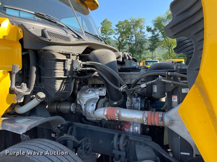 image for item DL3854 2018 Freightliner Cascadia 125  semi truck