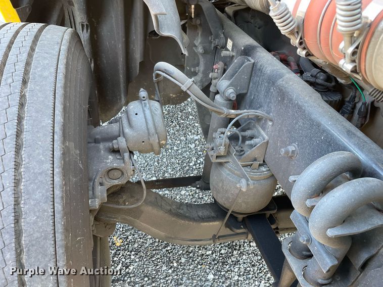 image for item DL3854 2018 Freightliner Cascadia 125  semi truck