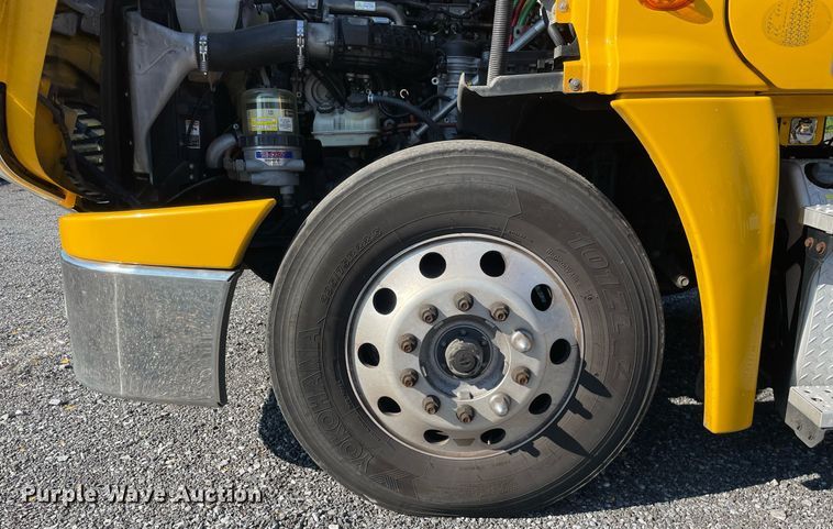 image for item DL3854 2018 Freightliner Cascadia 125  semi truck