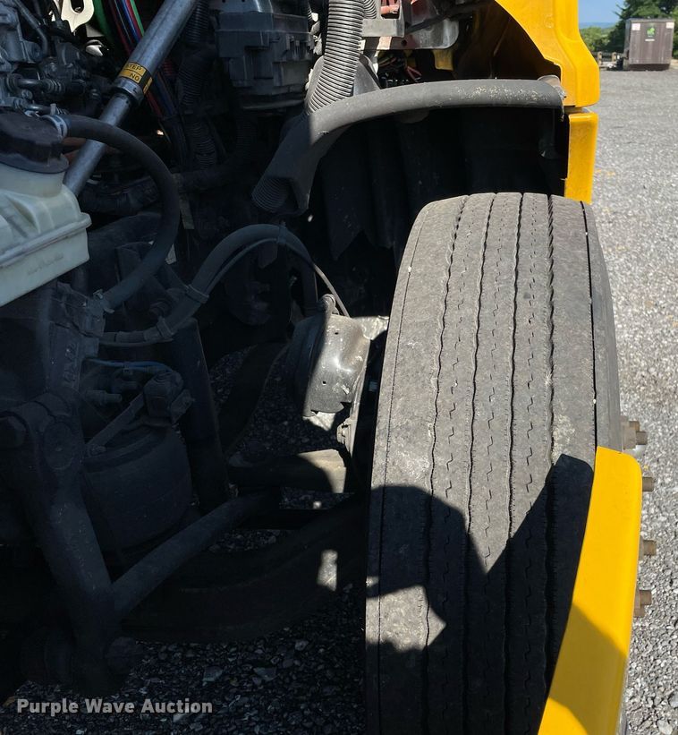 image for item DL3854 2018 Freightliner Cascadia 125  semi truck