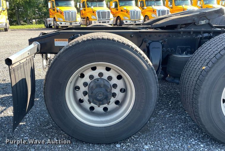 image for item DL3854 2018 Freightliner Cascadia 125  semi truck