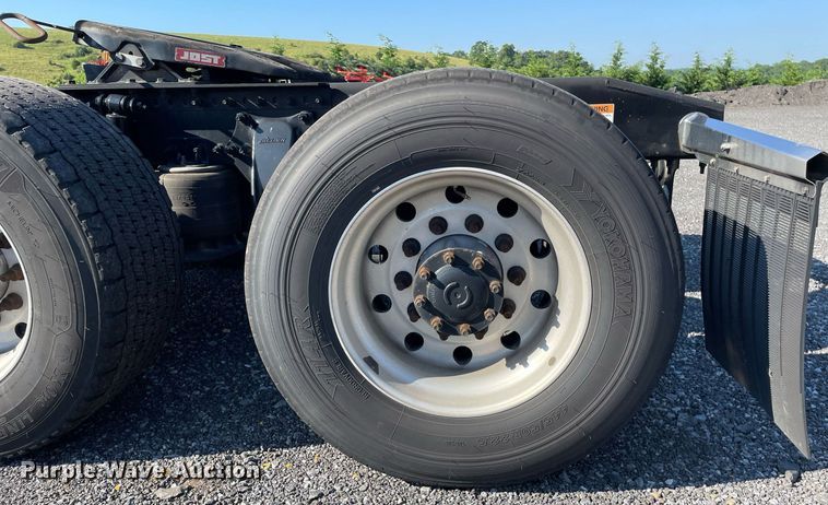 image for item DL3854 2018 Freightliner Cascadia 125  semi truck