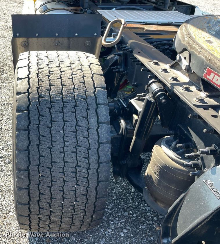 image for item DL3854 2018 Freightliner Cascadia 125  semi truck