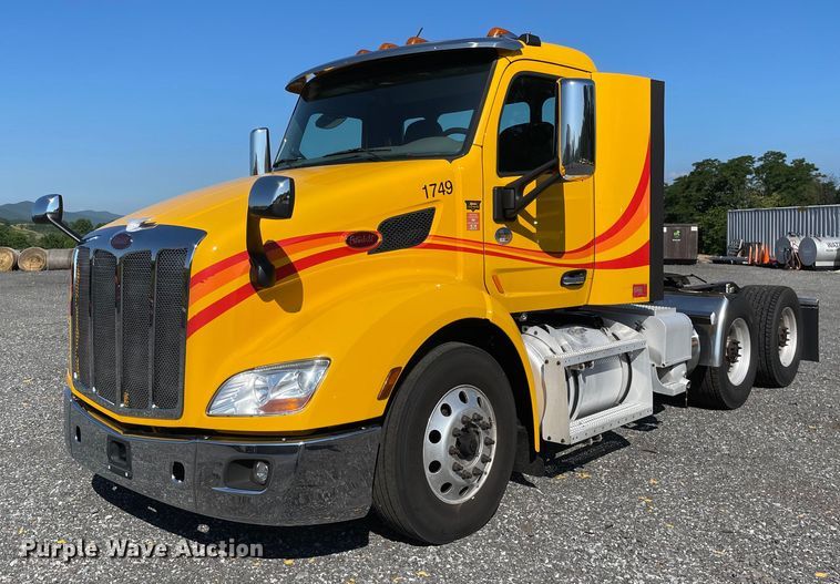 image for item DL3855 2017 Peterbilt 579  semi truck