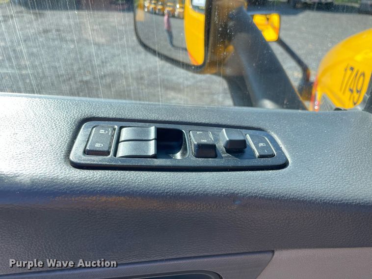 image for item DL3855 2017 Peterbilt 579  semi truck