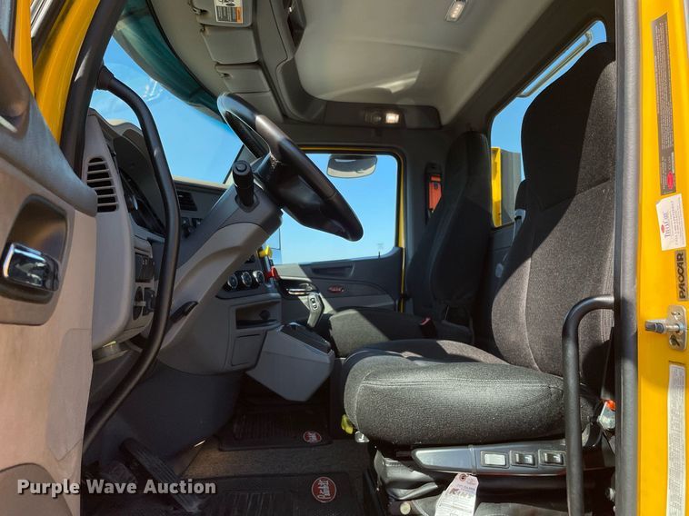 image for item DL3855 2017 Peterbilt 579  semi truck