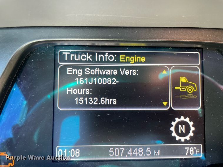 image for item DL3855 2017 Peterbilt 579  semi truck