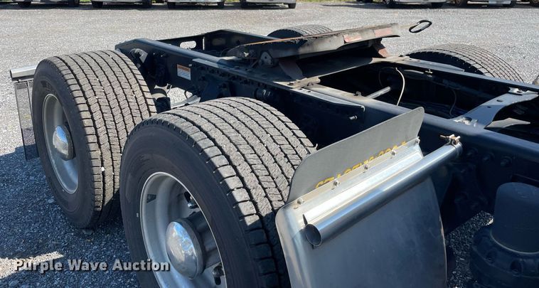 image for item DL3856 2017 Freightliner Cascadia 125  semi truck