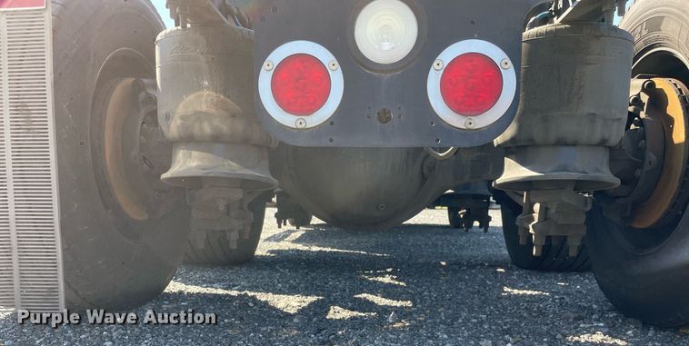 image for item DL3856 2017 Freightliner Cascadia 125  semi truck