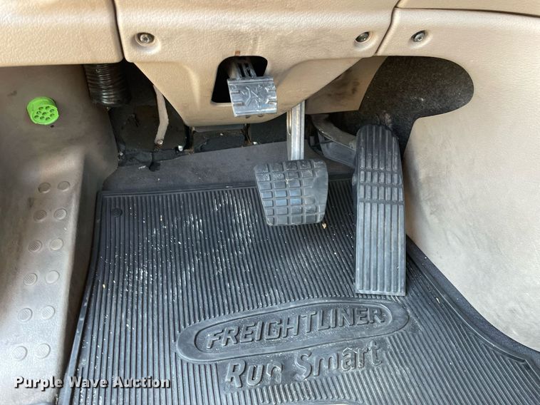 image for item DL3856 2017 Freightliner Cascadia 125  semi truck