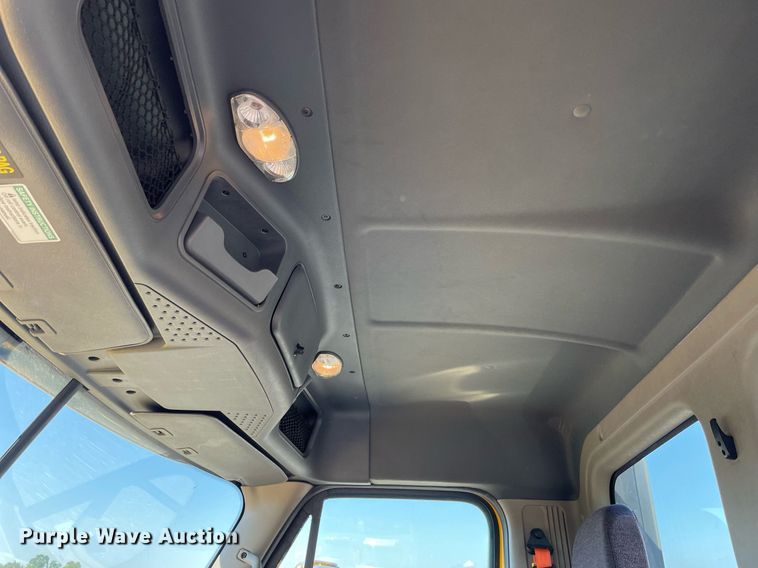 image for item DL3856 2017 Freightliner Cascadia 125  semi truck