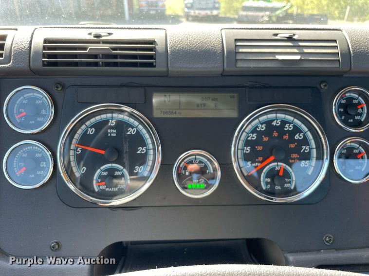 image for item DL3856 2017 Freightliner Cascadia 125  semi truck