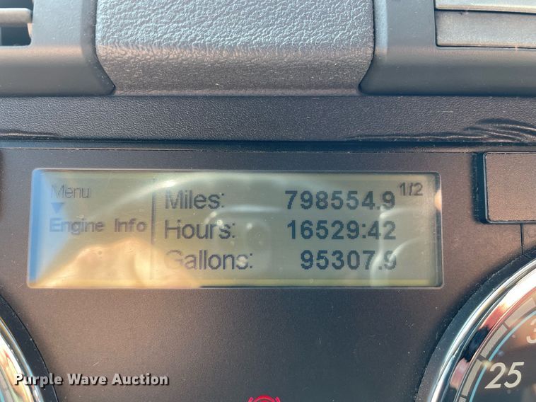 image for item DL3856 2017 Freightliner Cascadia 125  semi truck