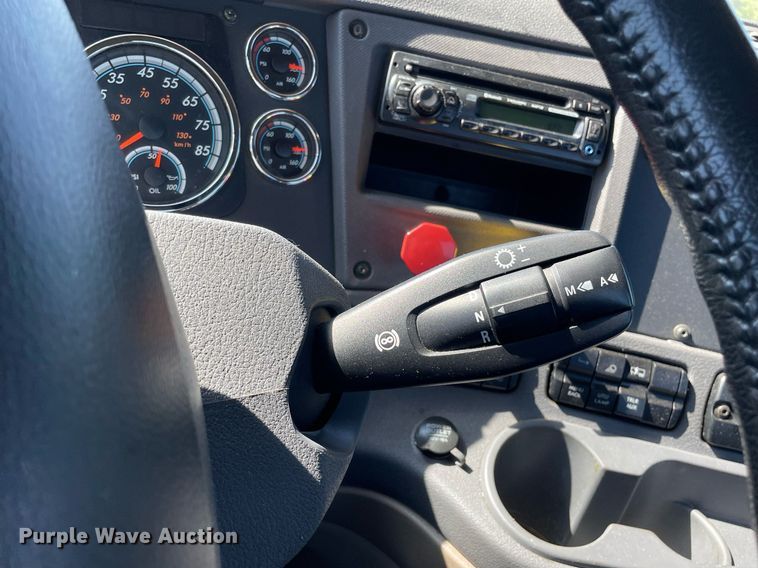 image for item DL3856 2017 Freightliner Cascadia 125  semi truck