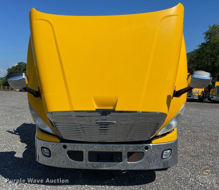 image for item DL3856 2017 Freightliner Cascadia 125  semi truck
