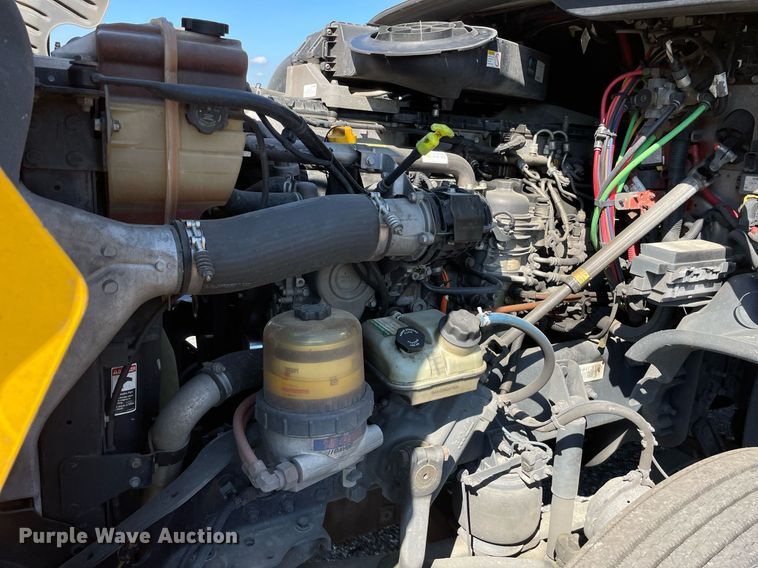 image for item DL3856 2017 Freightliner Cascadia 125  semi truck