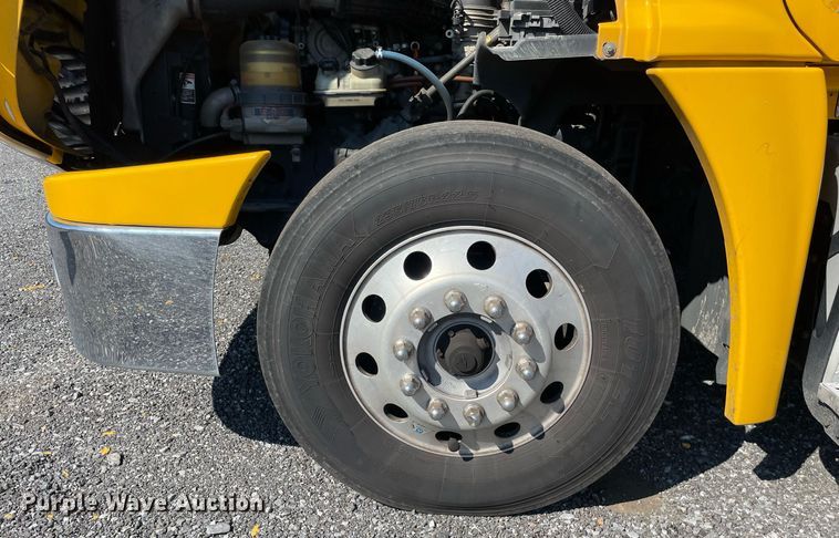 image for item DL3856 2017 Freightliner Cascadia 125  semi truck