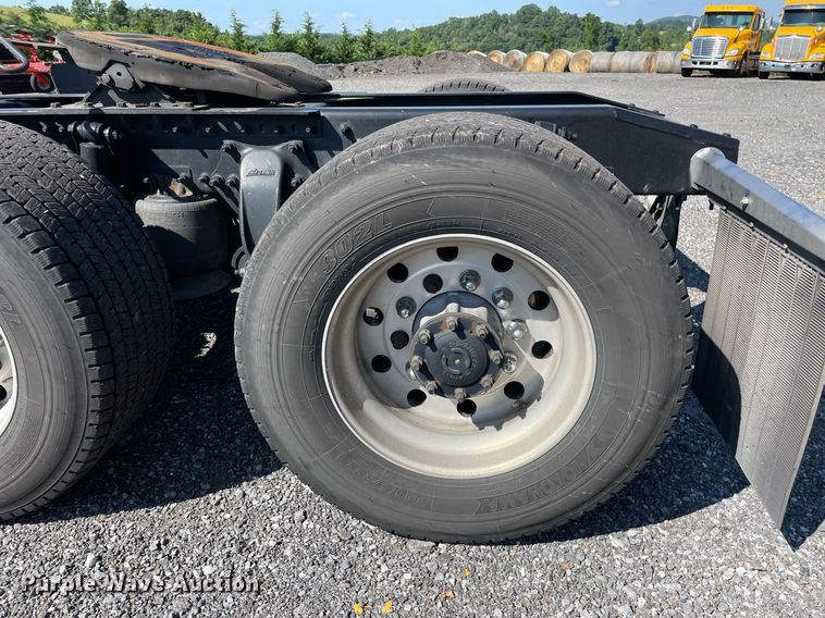 image for item DL3856 2017 Freightliner Cascadia 125  semi truck