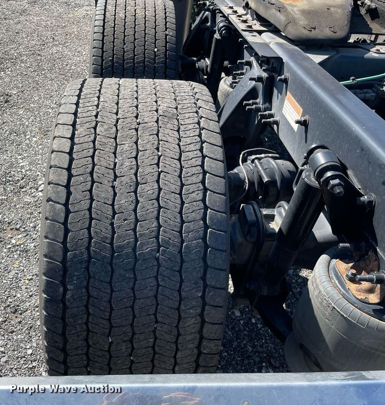 image for item DL3856 2017 Freightliner Cascadia 125  semi truck