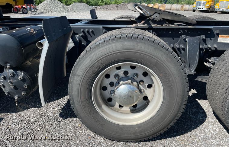 image for item DL3856 2017 Freightliner Cascadia 125  semi truck