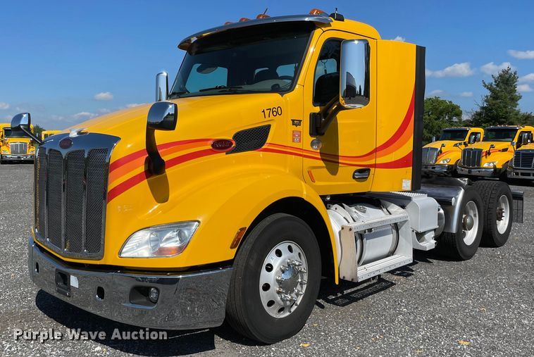 image for item DL3857 2017 Peterbilt 579  semi truck