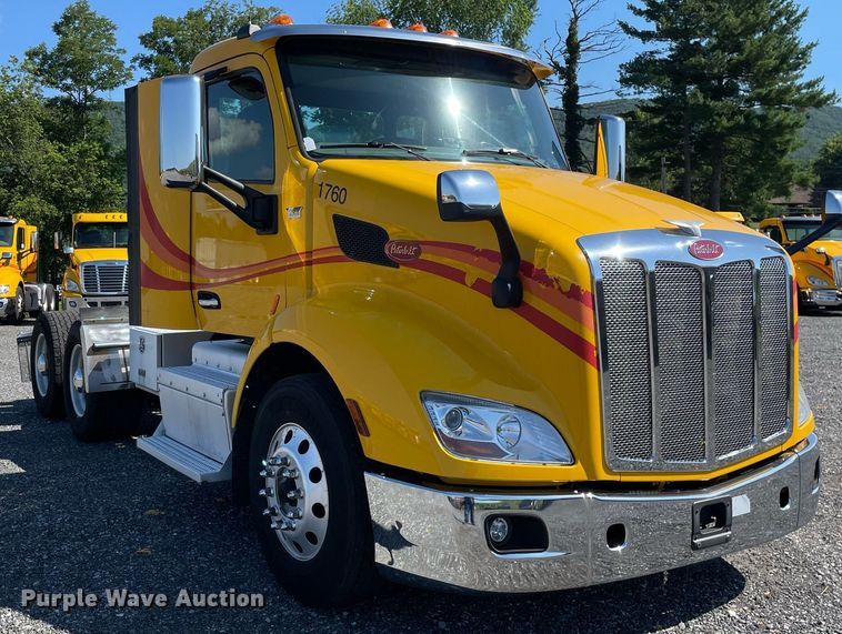 image for item DL3857 2017 Peterbilt 579  semi truck