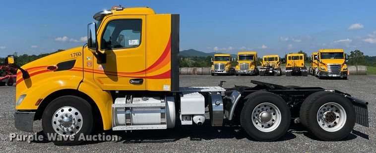 image for item DL3857 2017 Peterbilt 579  semi truck