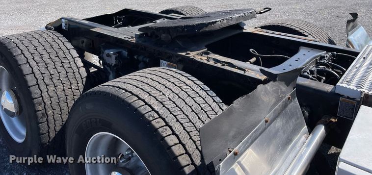 image for item DL3857 2017 Peterbilt 579  semi truck