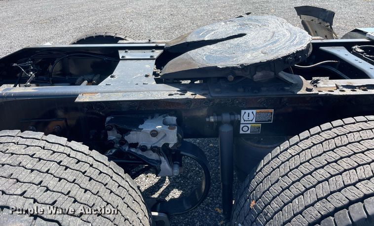 image for item DL3857 2017 Peterbilt 579  semi truck