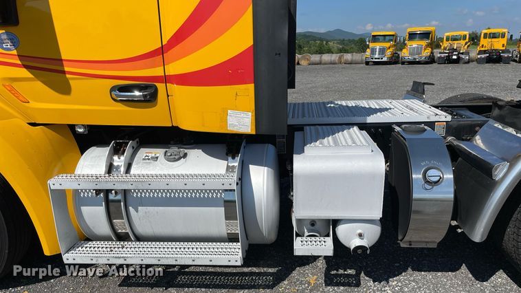 image for item DL3857 2017 Peterbilt 579  semi truck