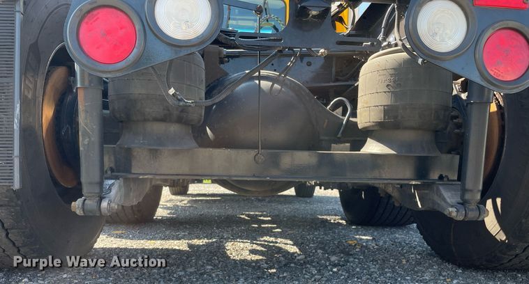 image for item DL3857 2017 Peterbilt 579  semi truck