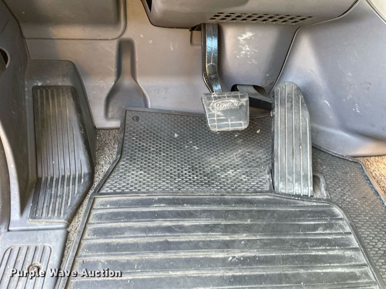 image for item DL3857 2017 Peterbilt 579  semi truck