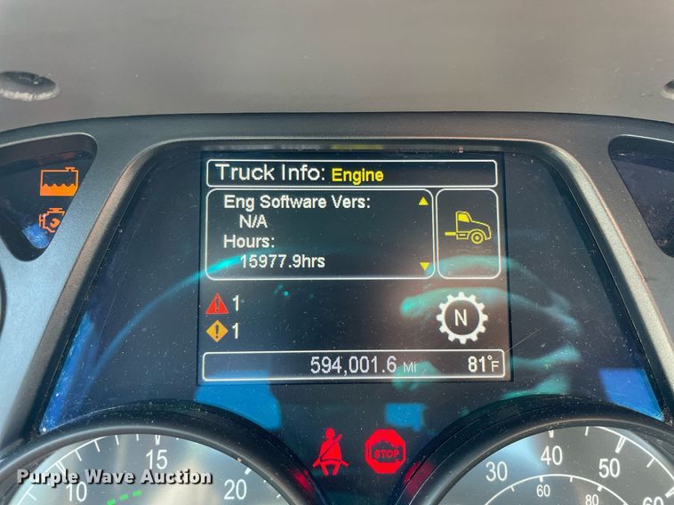 image for item DL3857 2017 Peterbilt 579  semi truck