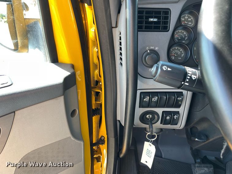 image for item DL3857 2017 Peterbilt 579  semi truck