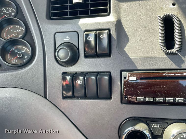 image for item DL3857 2017 Peterbilt 579  semi truck